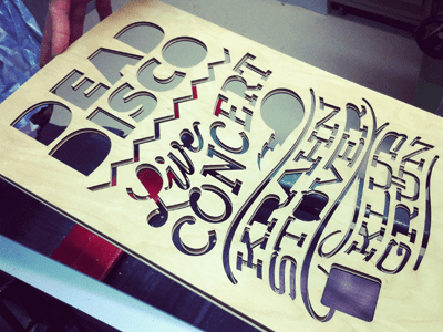 نمونه تراکت تبلیغاتی - مادی‌گرا باشید