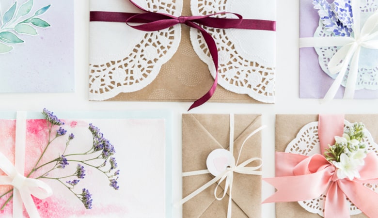 طراحی کارت دعوت - بر روی بسته بندی تمرکز کنید